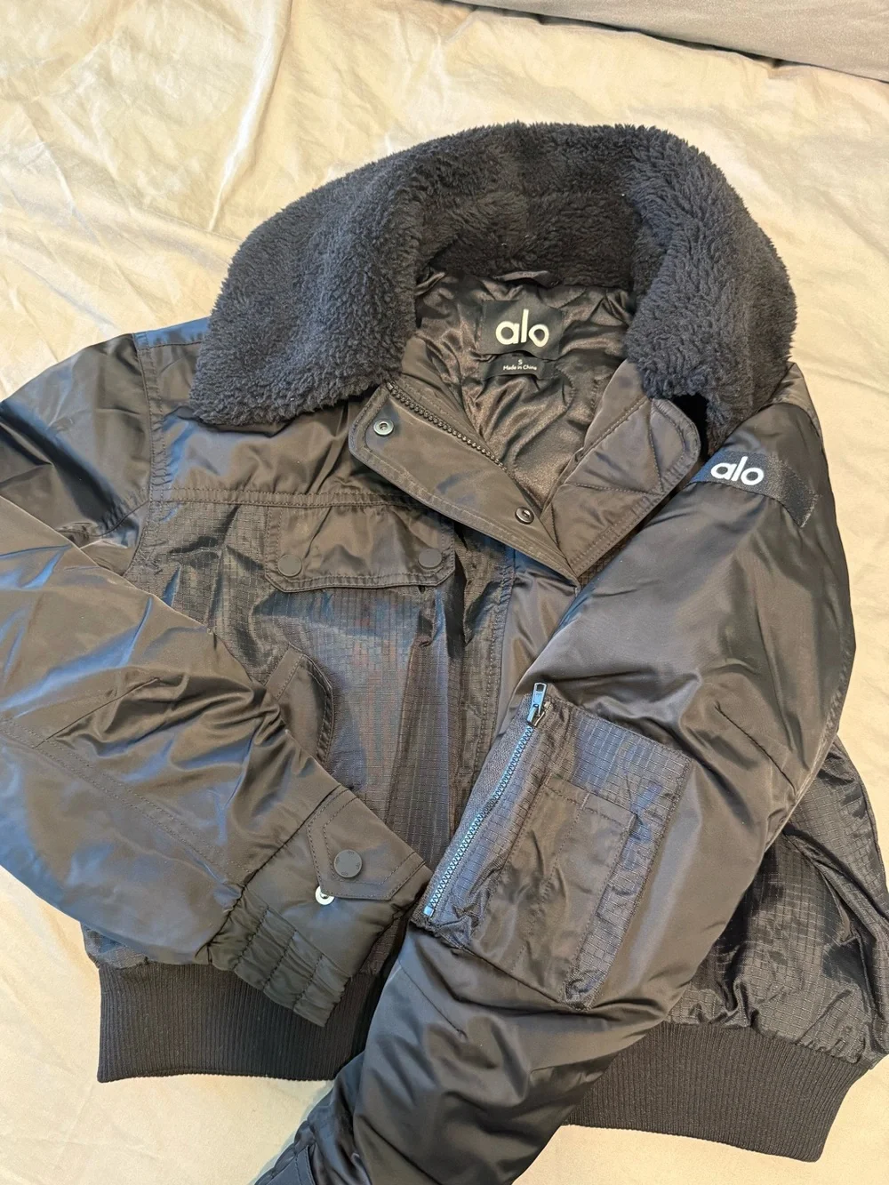 ALO Yoga Blaze Bomber Jacket Black Sherpa Collar Size Small